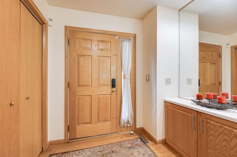 5 Anemone Cir, North Oaks, MN 55127