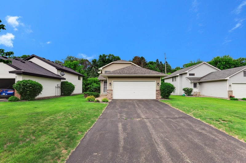 25572 Forest Boulevard Ln, Wyoming, MN 55092