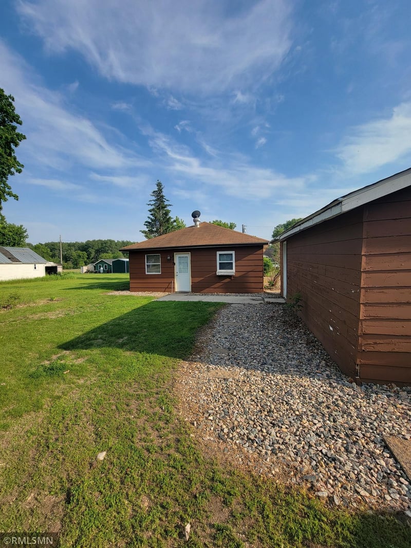 203 Ann Ave E, Clarissa, MN 56440