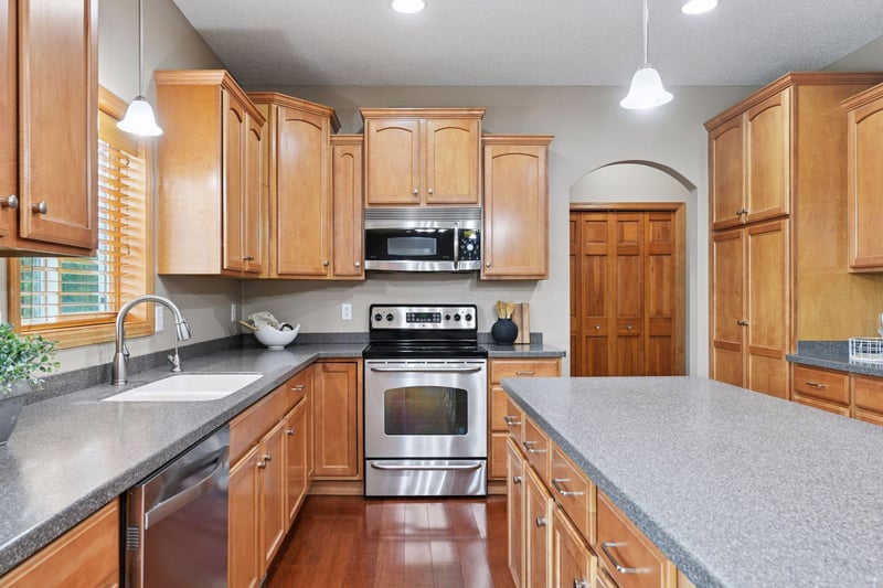 9477 Glacier Rd, Minnetrista, MN 55375