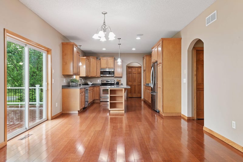 9477 Glacier Rd, Minnetrista, MN 55375