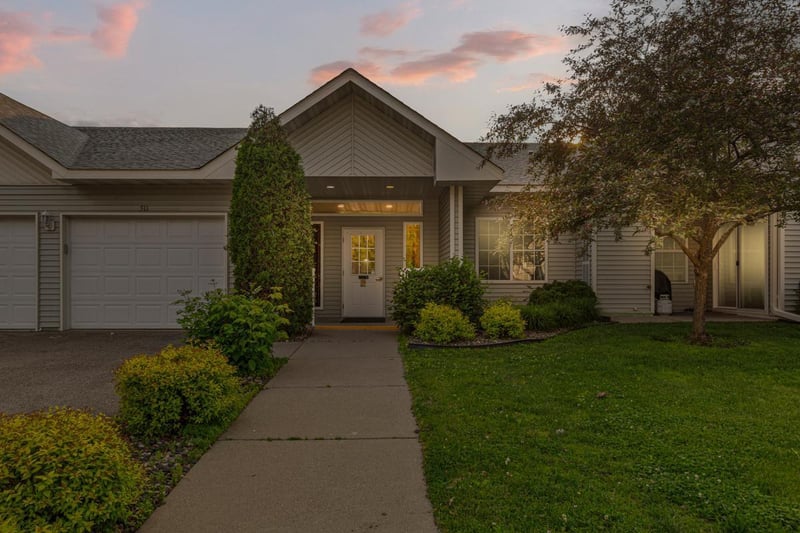 513 2nd Ave SW, Lonsdale, MN 55046