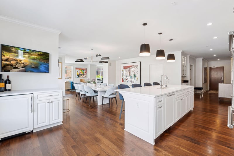 875 Lake St N #201, Wayzata, MN 55391