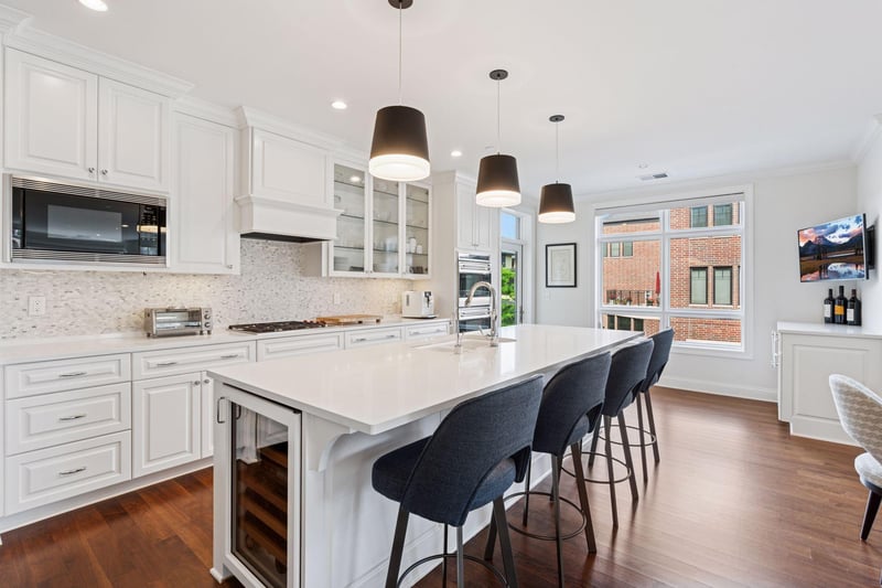 875 Lake St N #201, Wayzata, MN 55391