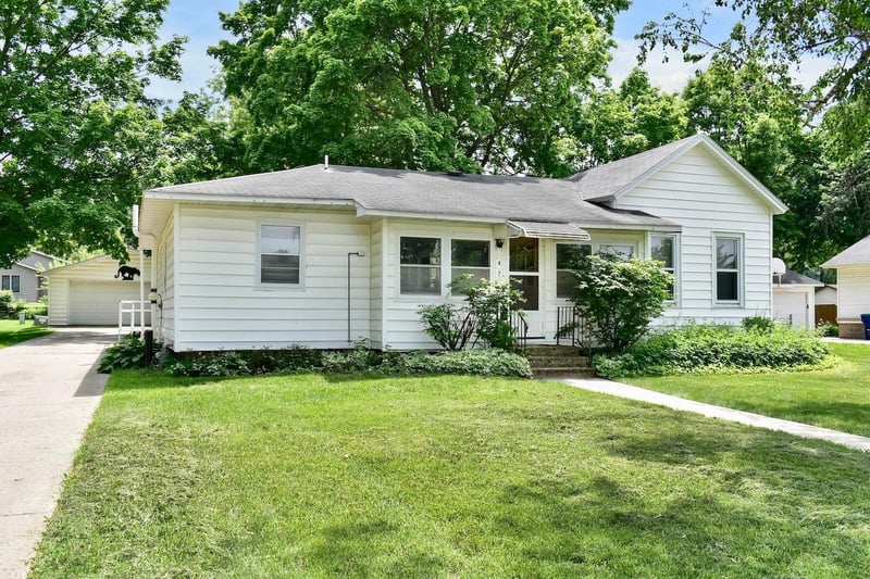 472 E 14th St, Saint Charles, MN 55972