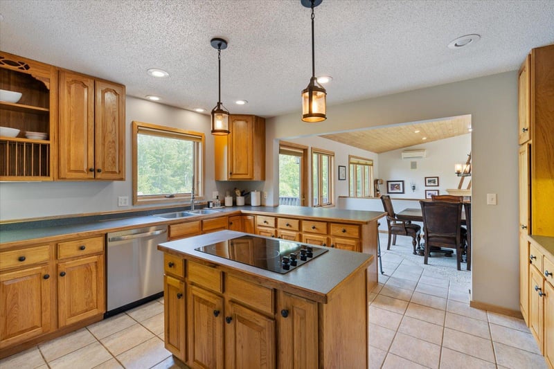 1312 8th Ave NW, Chisholm, MN 55719