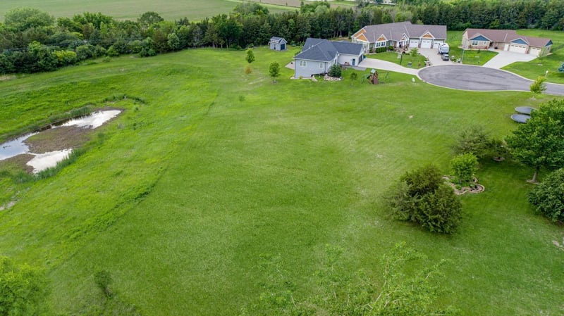 104 Spruce Ct, Le Sueur, MN 56058
