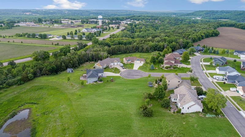 104 Spruce Ct, Le Sueur, MN 56058