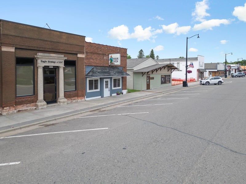 219 S Main St, Luck, WI 54853
