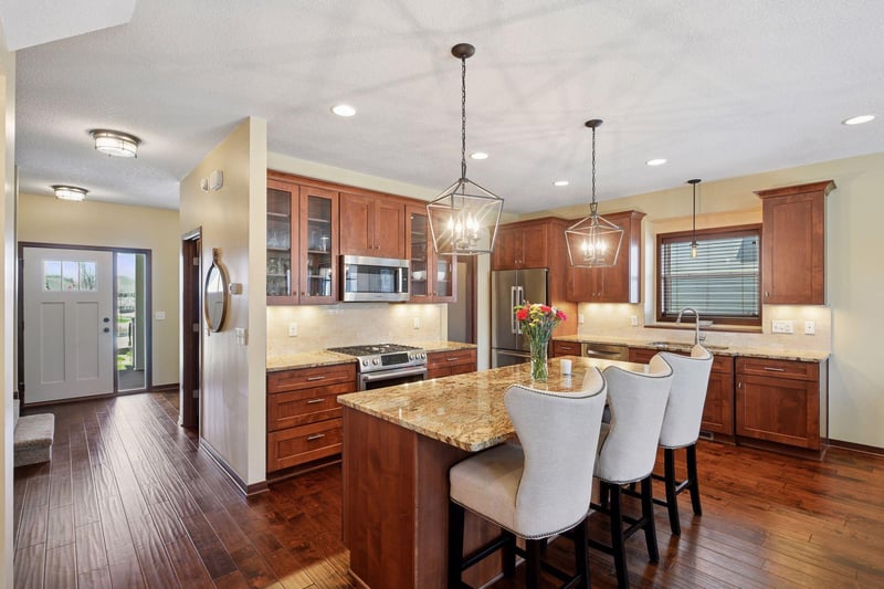 711 Sandstone Cir, Long Lake, MN 55356