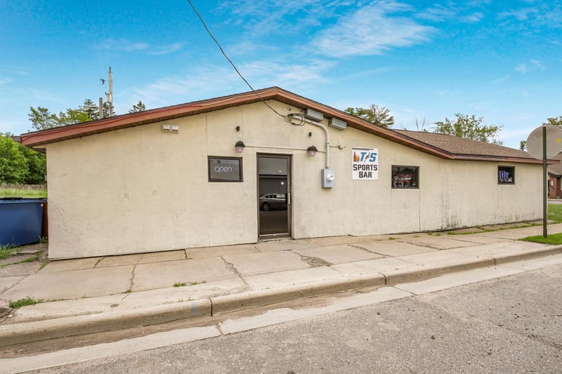 109 N 6th St, Cameron, WI 54822