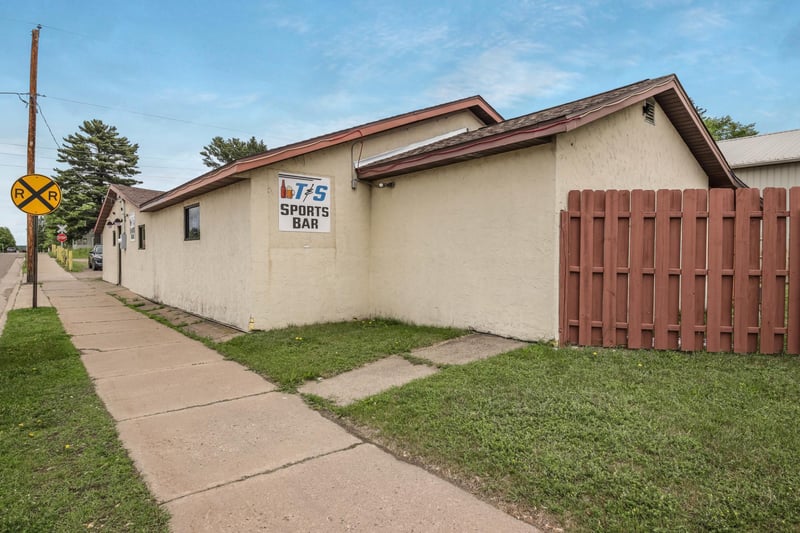 109 N 6th St, Cameron, WI 54822