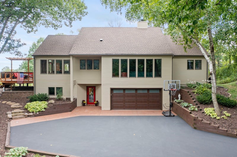 8440 Delaney Ct, Inver Grove Heights, MN 55076