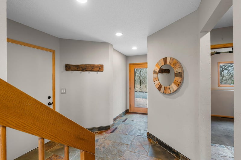 8440 Delaney Ct, Inver Grove Heights, MN 55076