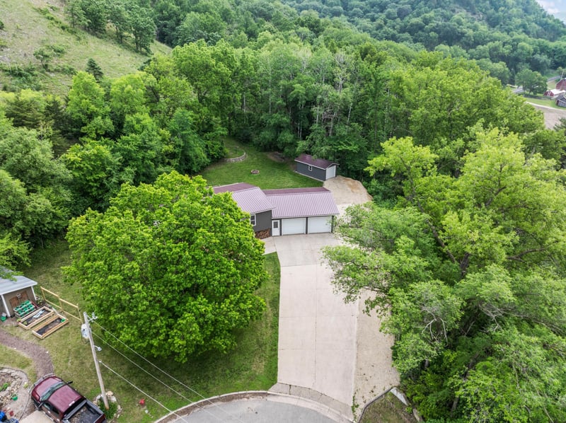 704 Lamplighters Ln, Rushford, MN 55971