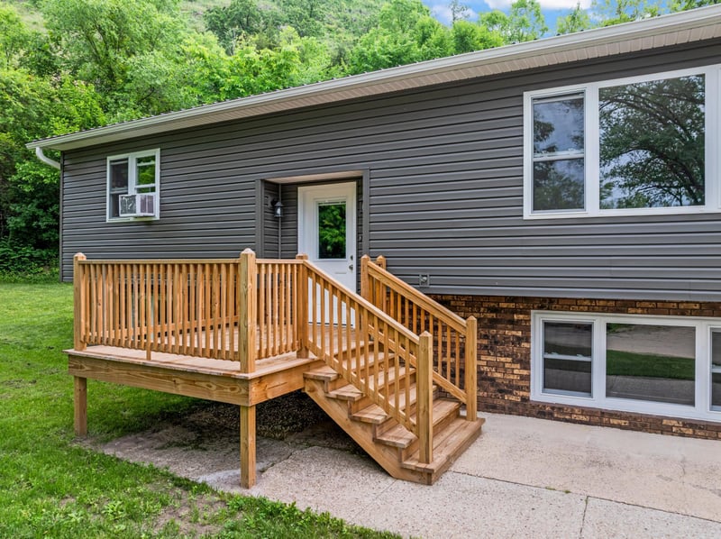 704 Lamplighters Ln, Rushford, MN 55971