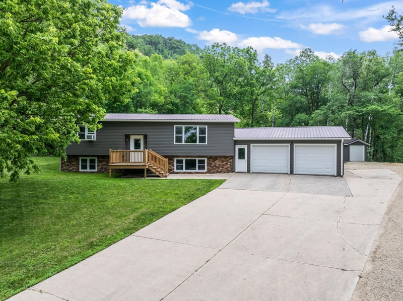 704 Lamplighters Ln, Rushford, MN 55971