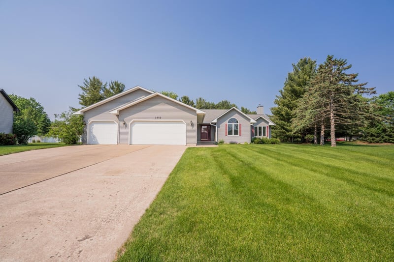 3502 Parkside Cir W #W, Eau Claire, WI 54701