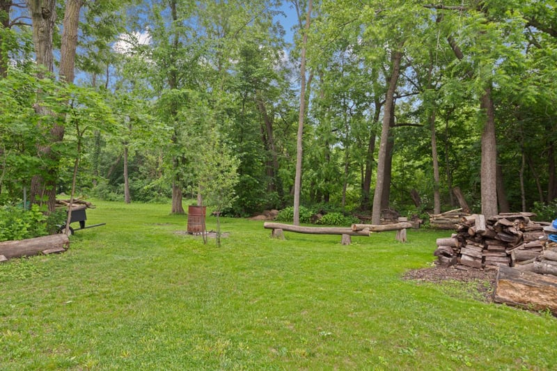 18221 Roberds Lake Blvd, Faribault, MN 55021