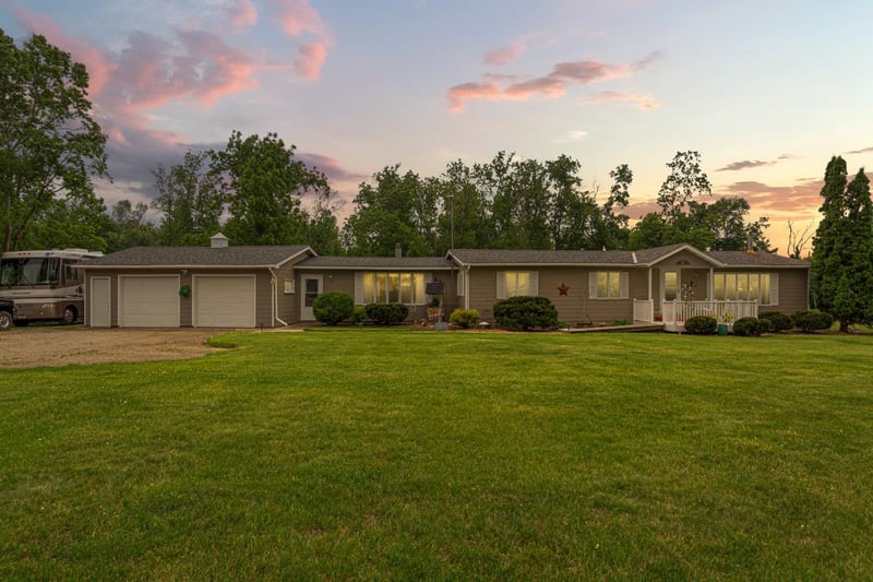 18221 Roberds Lake Blvd, Faribault, MN 55021