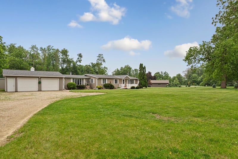 18221 Roberds Lake Blvd, Faribault, MN 55021