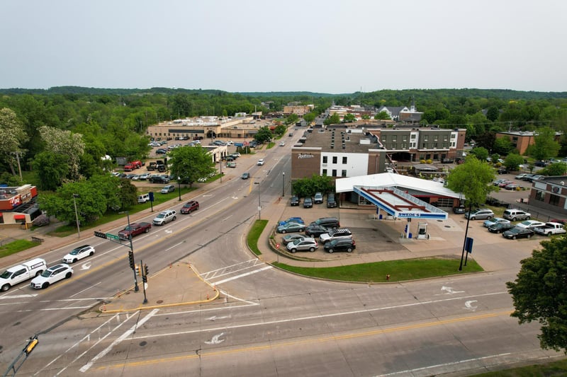428 S Main St, River Falls, WI 54022