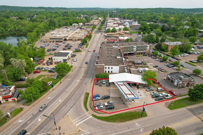 428 S Main St, River Falls, WI 54022