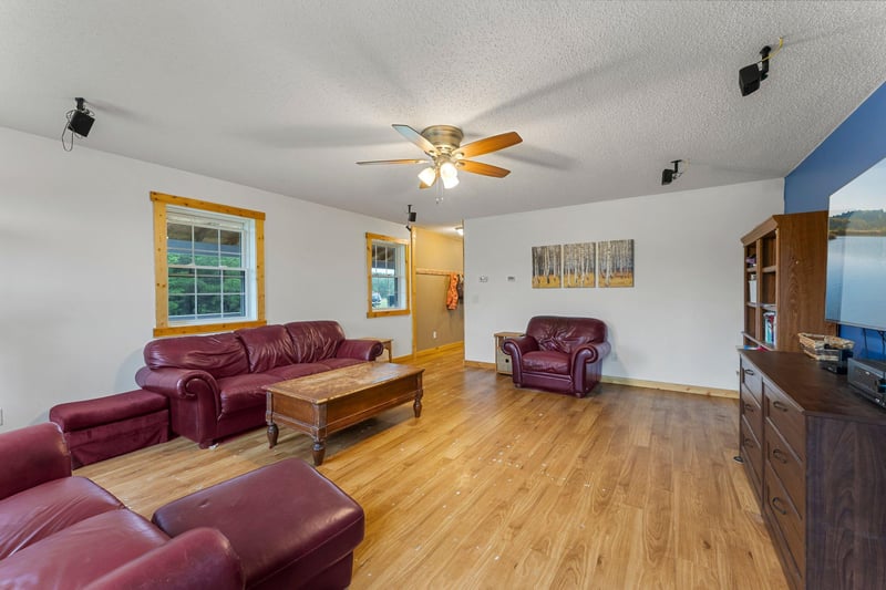 42118 Lowden Ave, Harris, MN 55032