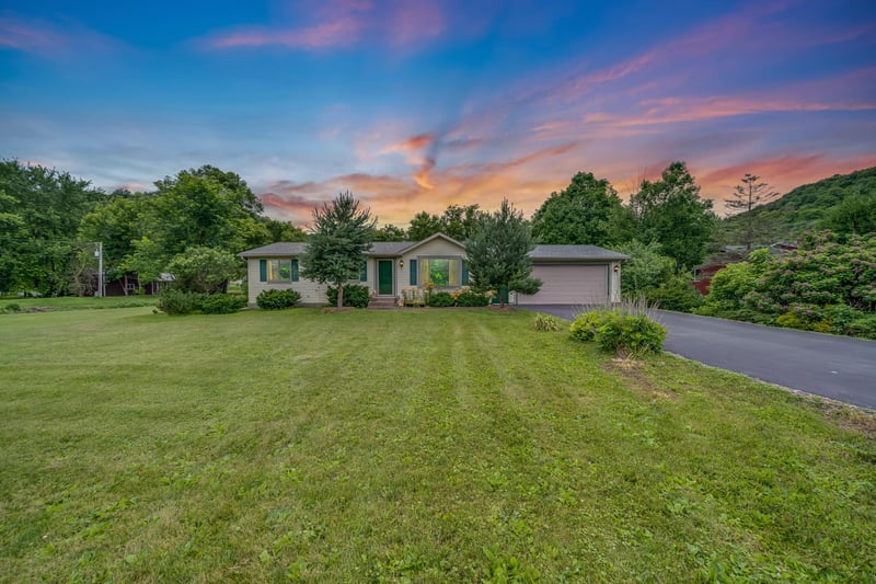 206 West St, Plum City, WI 54761
