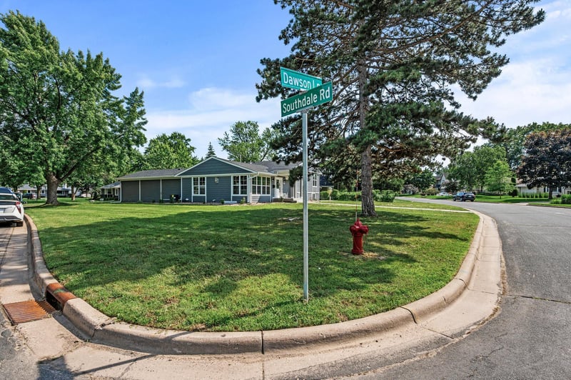 6901 Dawson Ln, Edina, MN 55435