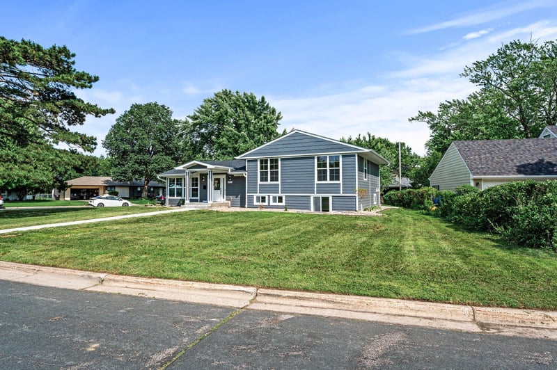 6901 Dawson Ln, Edina, MN 55435