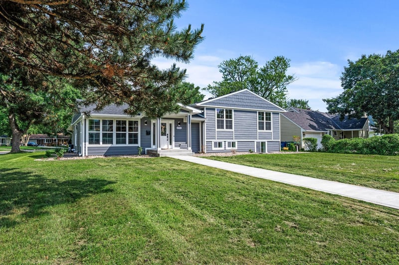 6901 Dawson Ln, Edina, MN 55435