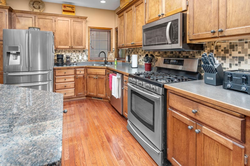 1805 Maple Ln, Saint Cloud, MN 56304