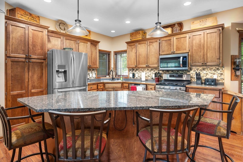 1805 Maple Ln, Saint Cloud, MN 56304