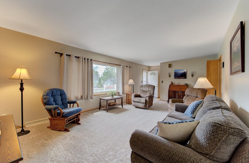 421 West St, Mantorville, MN 55955