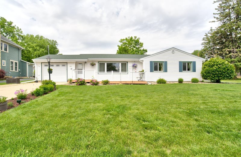 421 West St, Mantorville, MN 55955