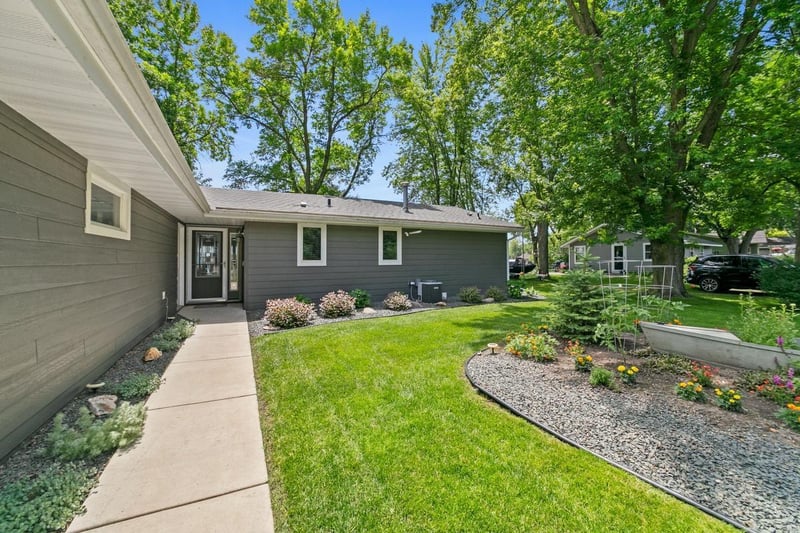 11859 89th St NW, Annandale, MN 55302