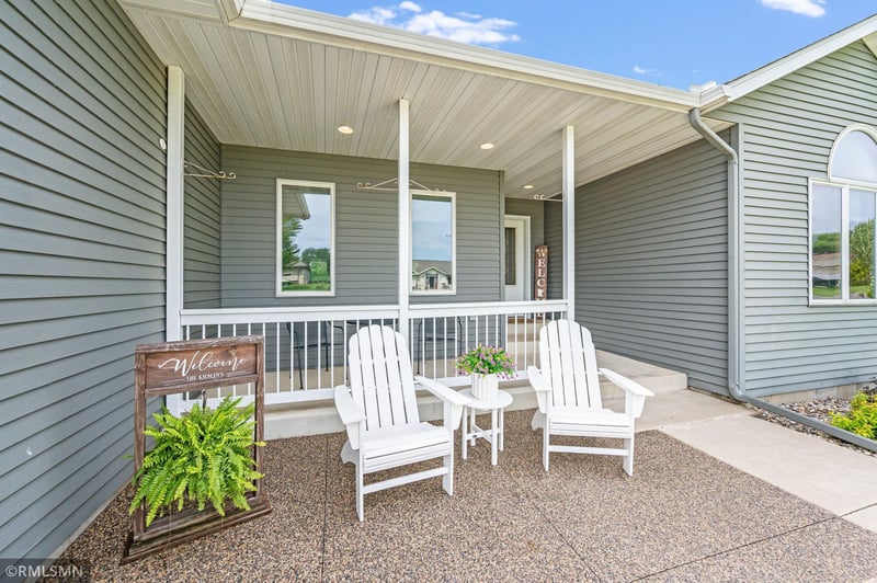 910 Melwood Ct, Madison Lake, MN 56063