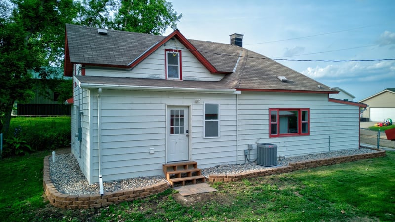 207 N Pelican St, Elizabeth, MN 56533