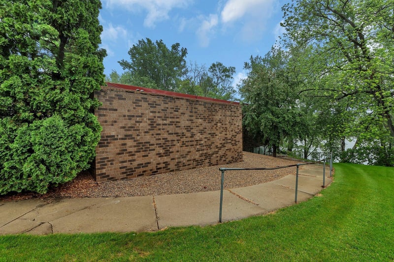 10 Riverside Ave S, Sartell, MN 56377