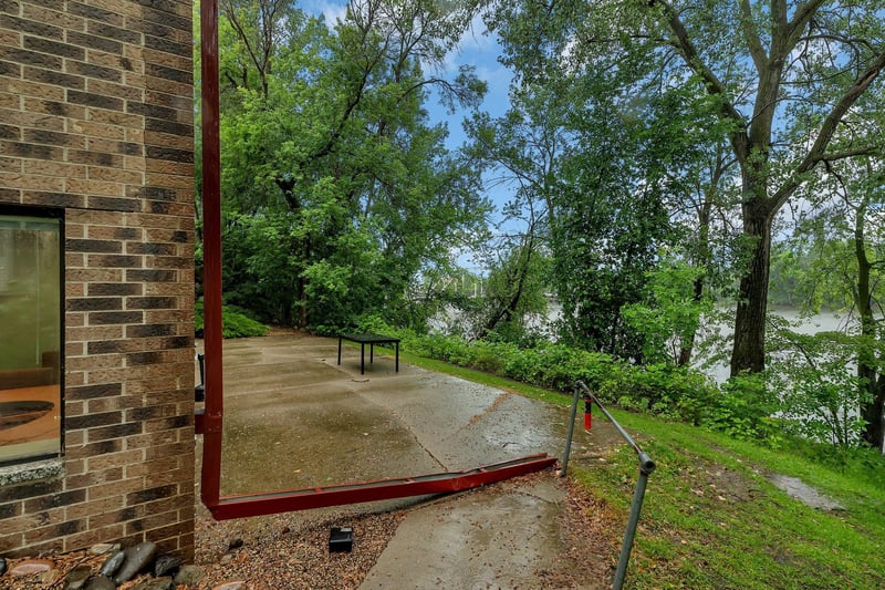 10 Riverside Ave S, Sartell, MN 56377