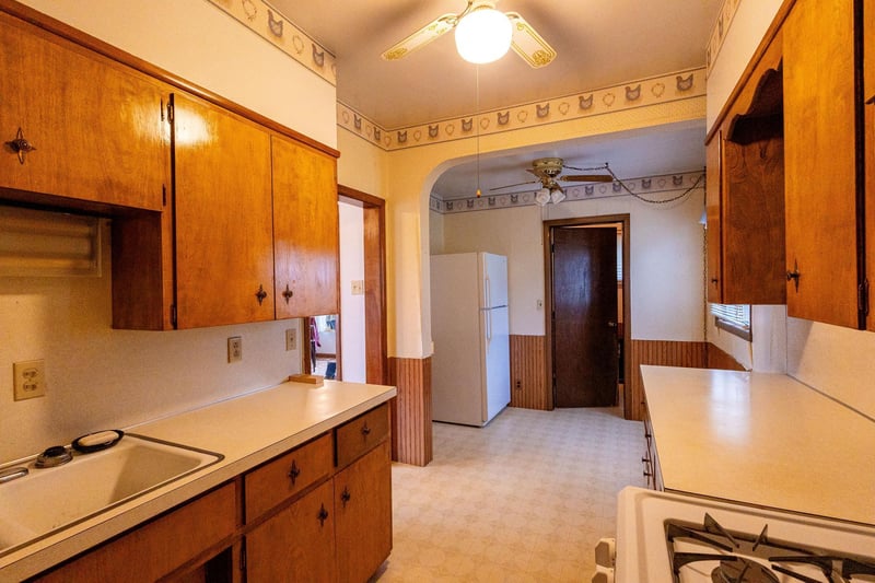 204 John St, Le Roy, MN 55951