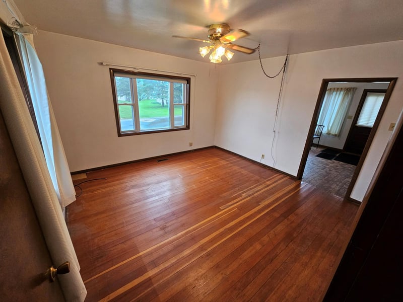 204 John St, Le Roy, MN 55951