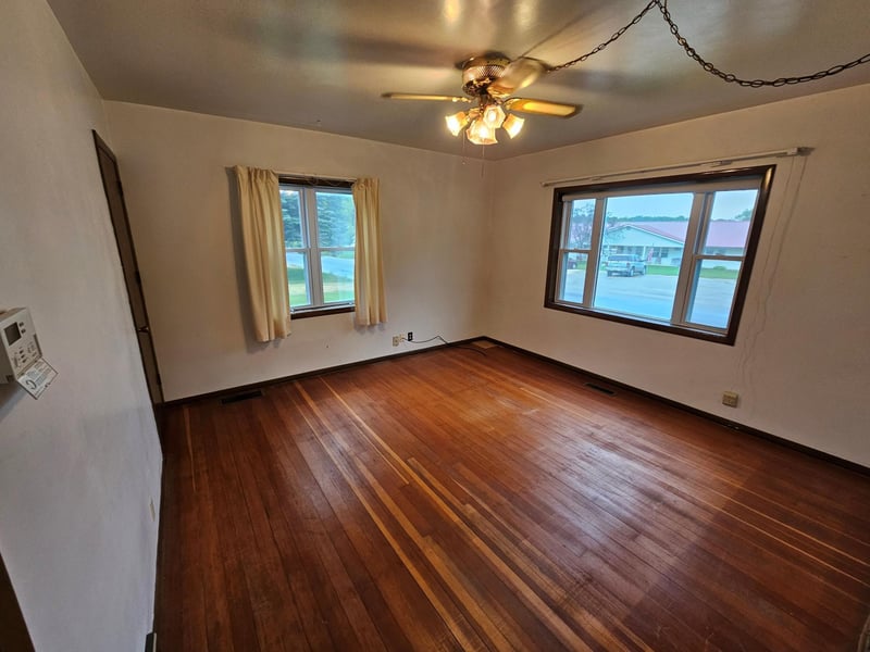 204 John St, Le Roy, MN 55951
