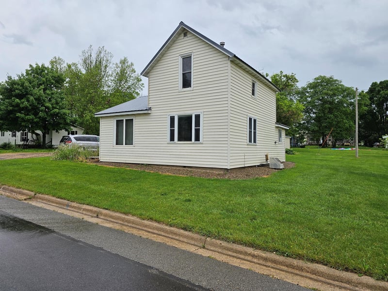 204 John St, Le Roy, MN 55951