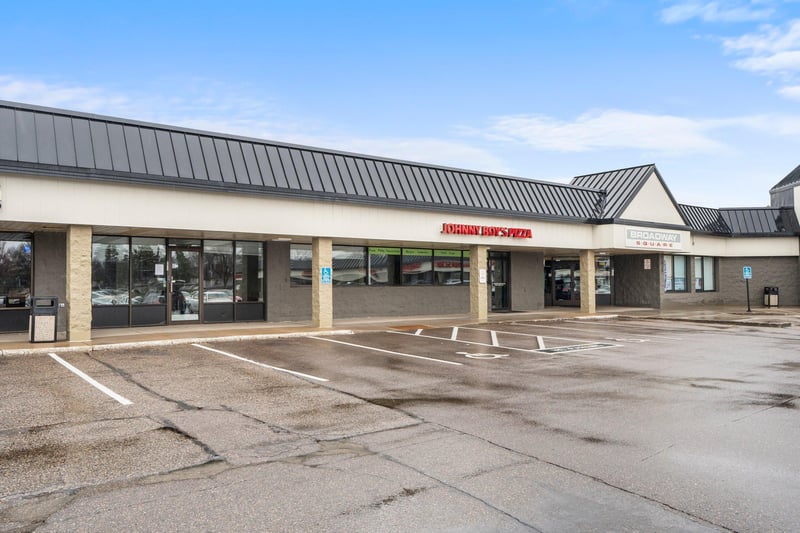 8401 W Broadway Ave, Brooklyn Park, MN 55445