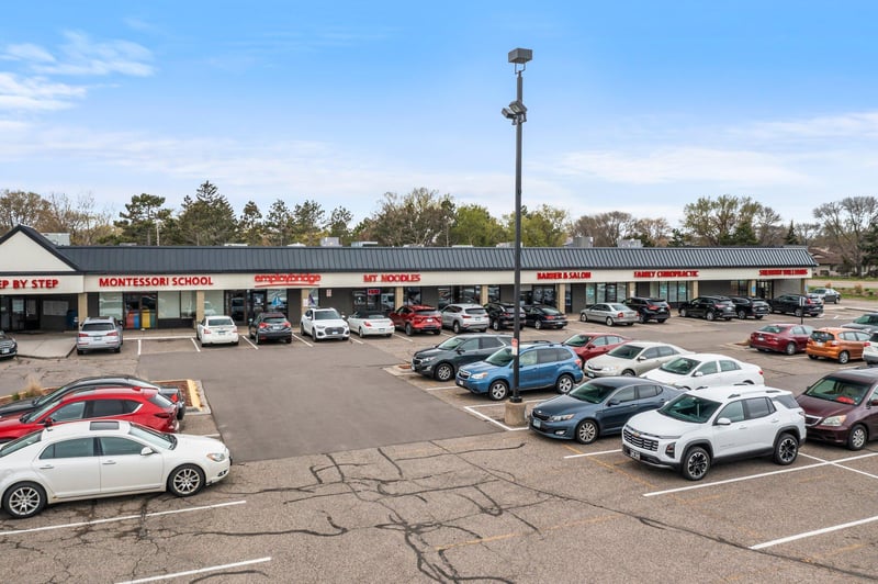 8401 W Broadway Ave, Brooklyn Park, MN 55445