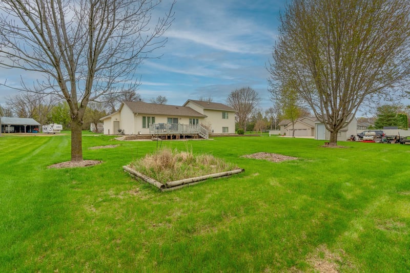 704 W Main St, Madelia, MN 56062