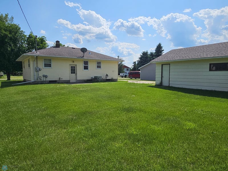 206 Hanson Ave SW, Twin Valley, MN 56584