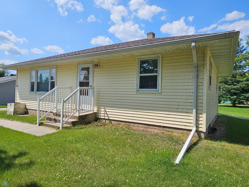 206 Hanson Ave SW, Twin Valley, MN 56584